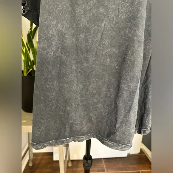 Rae Mode medium black/gray acid washed shirt - Picture 4 of 13